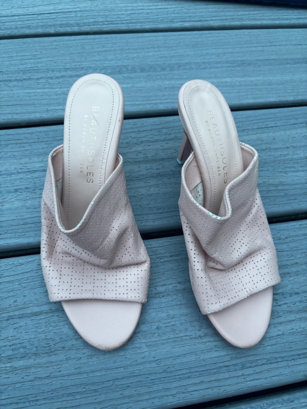Vero Cuoio Pale Pink Perforated Slip-On Mules